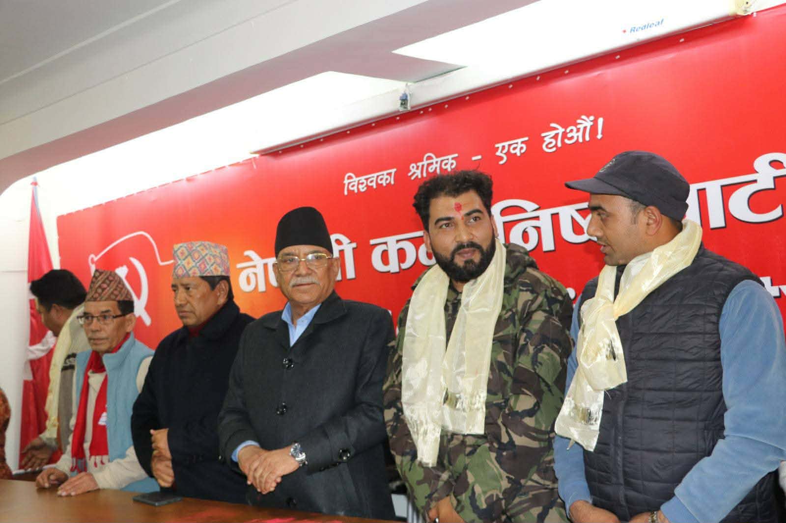 आम नागरिक मञ्चका अध्यक्ष बोगटीसहित सयौँ युवा नेकपामा प्रवेश