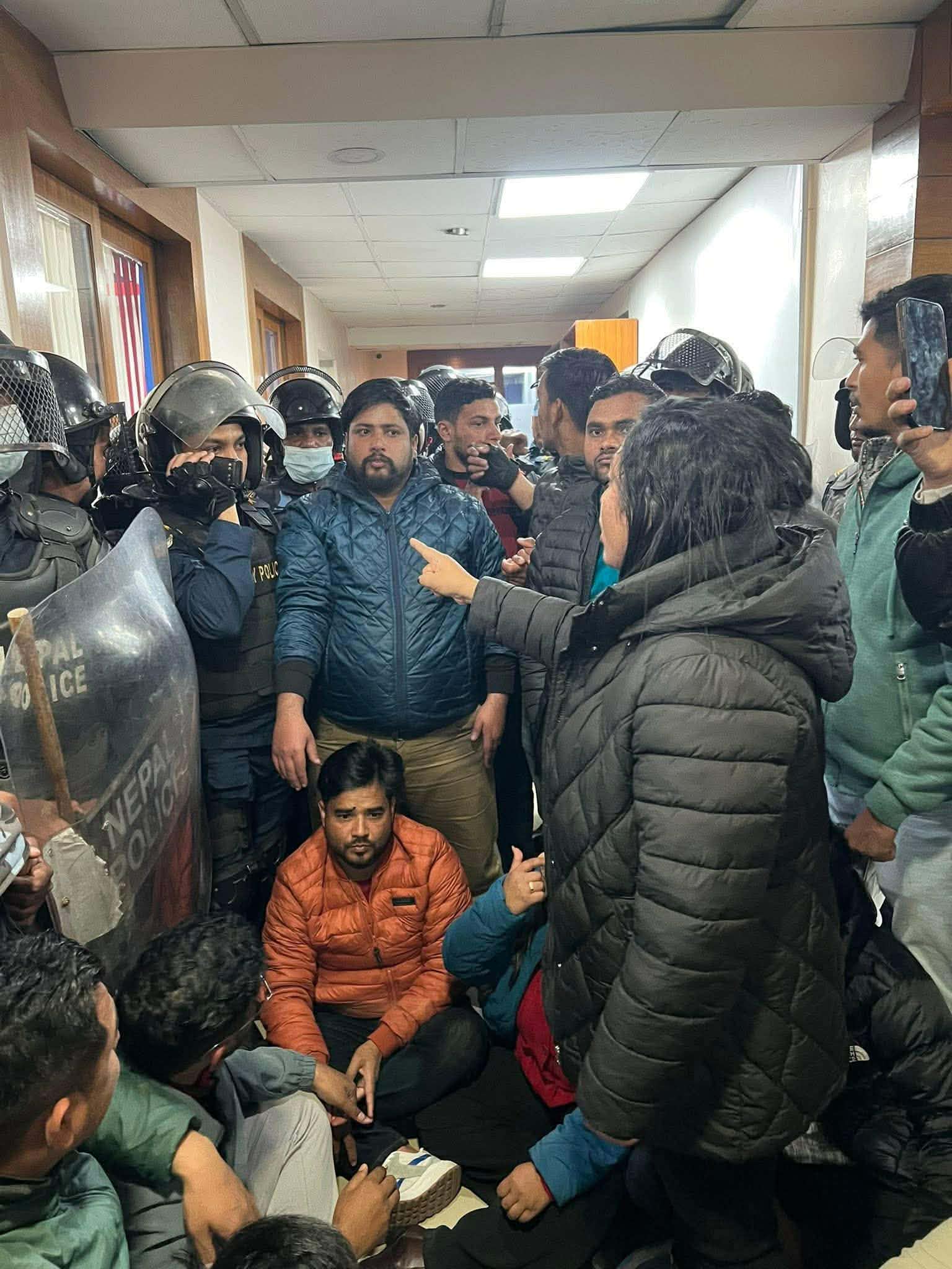 ब्रिटिस कलेजमा विद्यार्थीमाथि प्रहरीको लाठीचार्ज: दर्जनौँ घाइते, अनेरास्ववियुद्वारा निन्दा