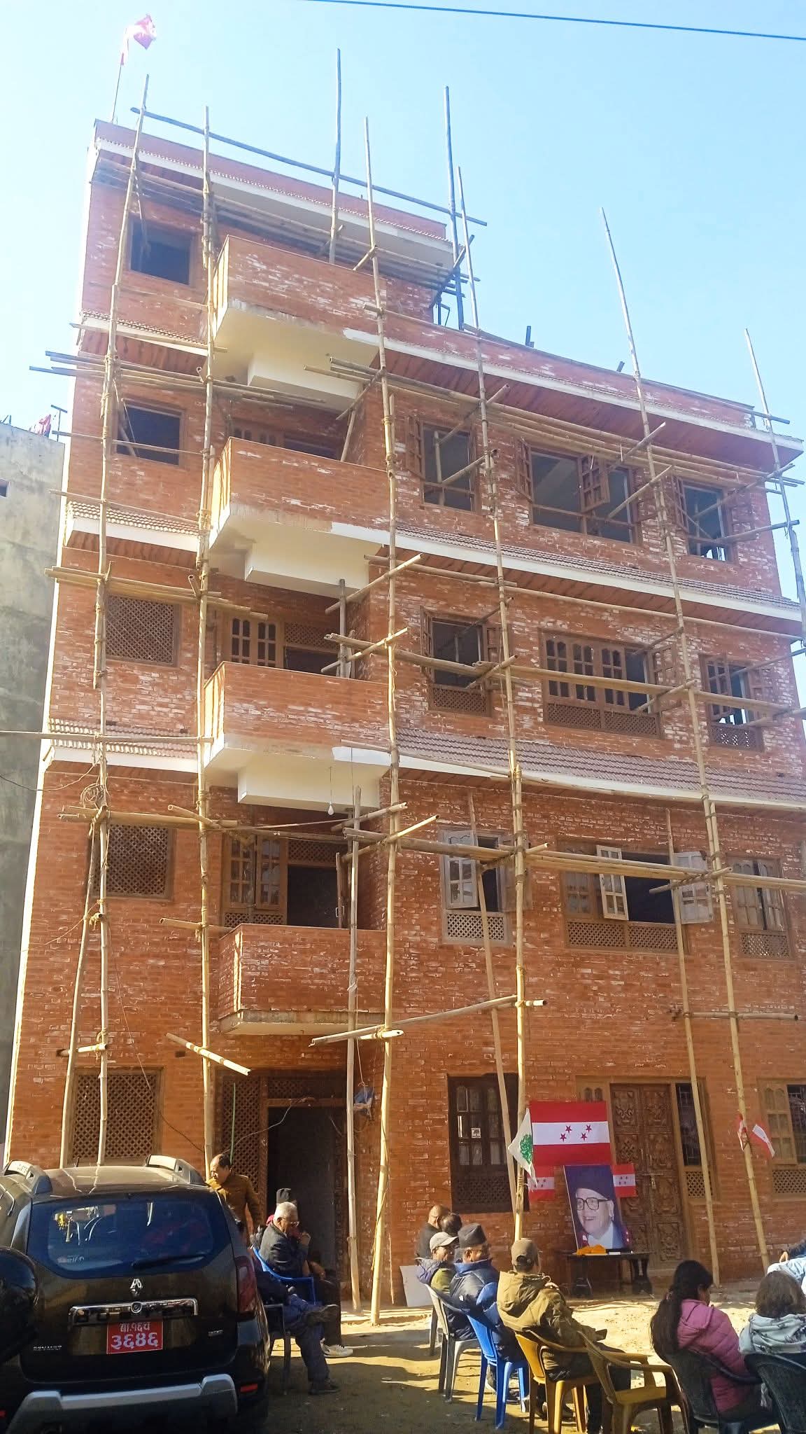 कार्यकर्ताहरुकै सहभागिता , लगानी र पसिनाबाट भक्तपुरमा काङ्रेसको भब्य कार्यलय ।